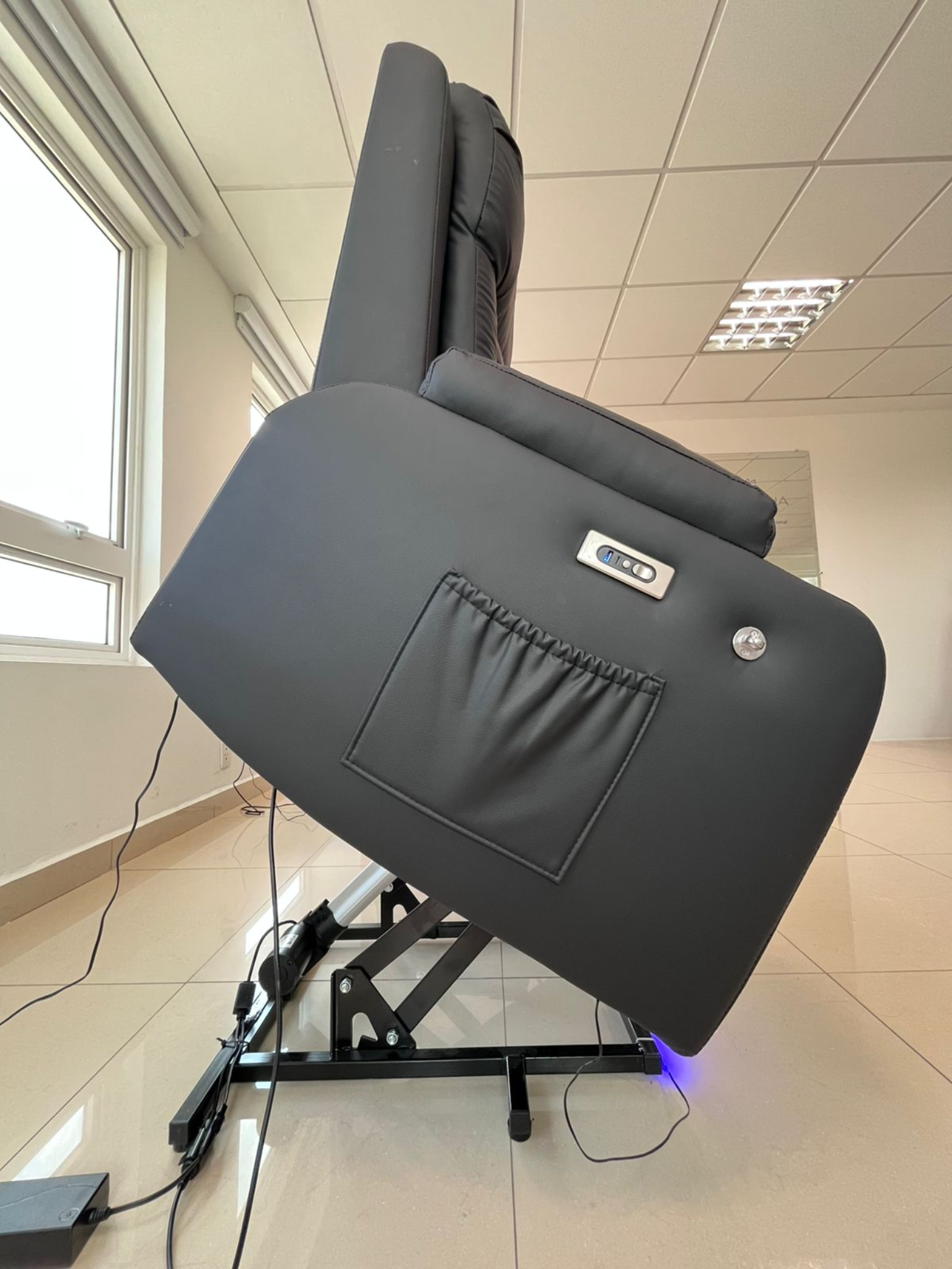 Poltrona Confort Lift reclinada